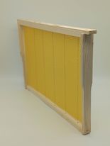 Пчелни рамки с залепени основи Плодникови