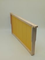 Пчелни рамки с залепени основи Корпусни